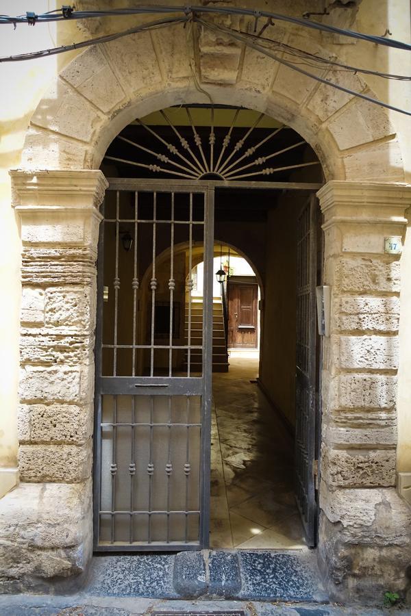 Bb Opera Dei Pupi Bed & Breakfast Syracuse Ngoại thất bức ảnh