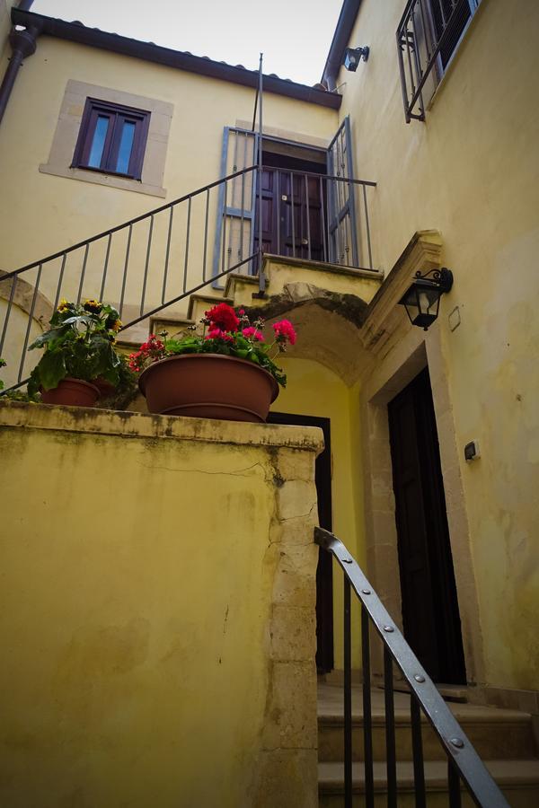 Bb Opera Dei Pupi Bed & Breakfast Syracuse Ngoại thất bức ảnh